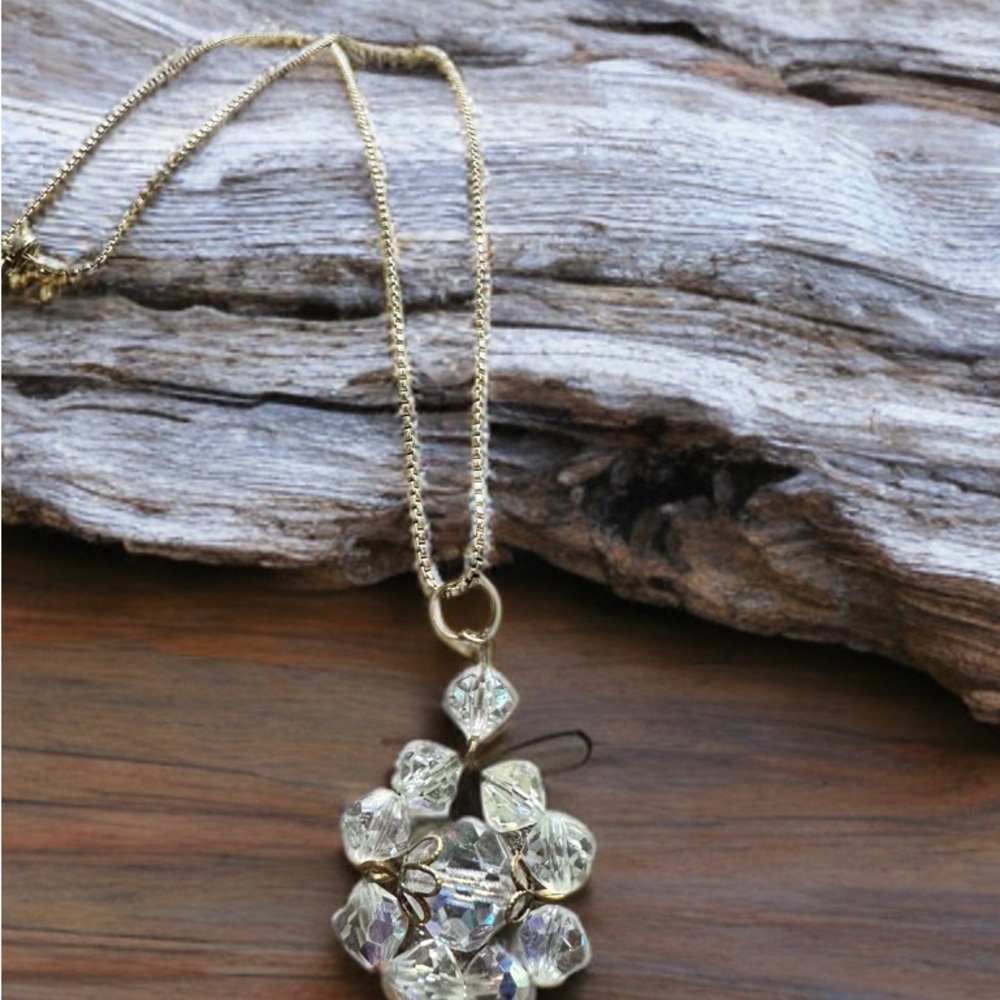 Elegant Crystal Pendant Necklace - Picture 2 of 5